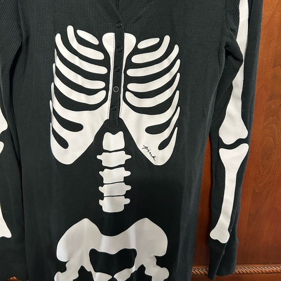Pink skeleton one piece with snaps. Super cozy. Worn once. Size medium - Picture 5 of 6